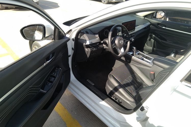 日产 天籁 2022款 2.0T XL 进享版中控内饰20