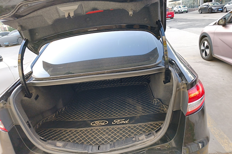 福特 蒙迪欧 2020款 EcoBoost 200 时尚型机舱底盘23