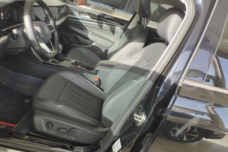 大众 帕萨特 2022款 330TSI 精英版 定制版中控内饰19