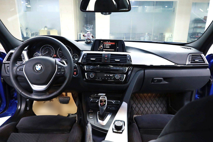 宝马3系 2017款 320i M运动型中控内饰7001