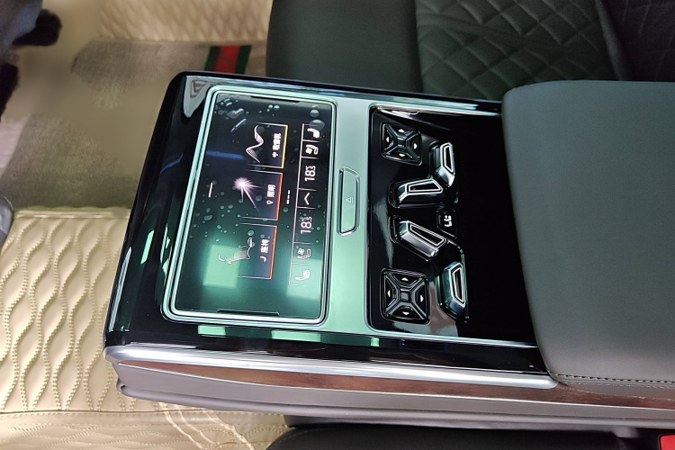 奥迪A8 2021款 A8L 55 TFSI quattro 豪华型局部细节9005