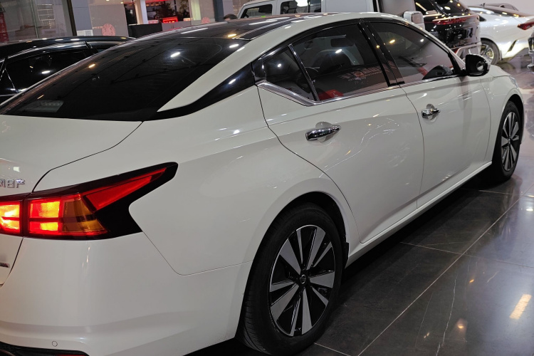 日产 天籁 2021款 2.0T XL 智进版车身外观7