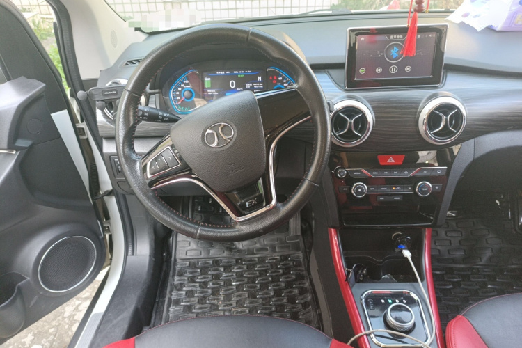 北汽新能源EX 2018款 EX360 新尚版中控内饰13