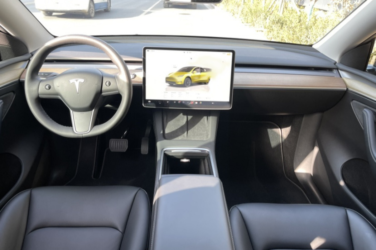 特斯拉 Model Y 2022款 改款 后轮驱动版中控内饰7006