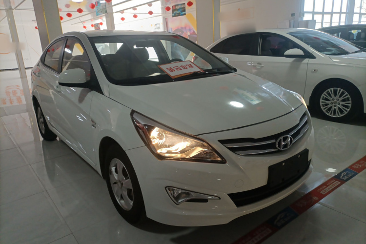 现代 瑞纳 2014款 1.4L 自动智能型GLS车身外观3