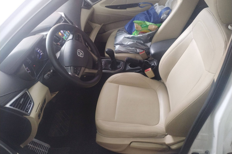 长安 逸动 2016款 1.6L 手动风尚型局部细节19