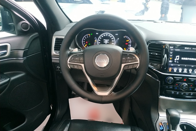 Jeep 大切诺基(进口) 2020款 3.0L 精英导航版局部细节13