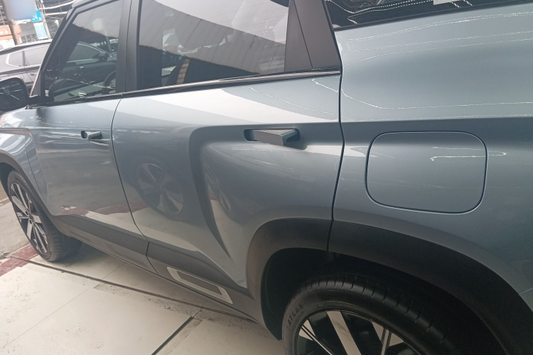 吉利汽车 吉利icon 2023款 1.5TD 巧克力醇巧版车身外观4