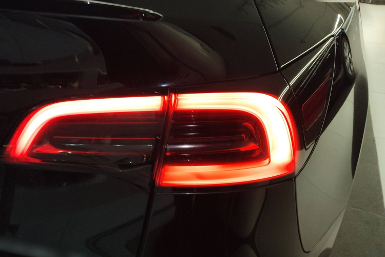 特斯拉 Model Y 2021款 标准续航后驱版车身外观6001