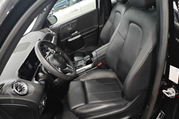 奔驰GLB 2023款 GLB 220 时尚型中控内饰19