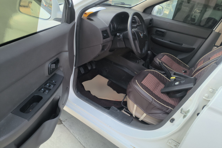 五菱汽车 五菱宏光 2018款 1.5L 经典款S标准型中控内饰20