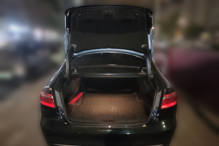 捷豹XFL 2018款 XFL 2.0T 200PS 风华版中控内饰23