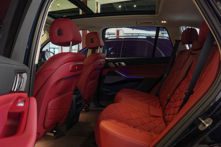 宝马X5 2023款 xDrive 30Li 尊享型M运动曜夜套装中控内饰7004