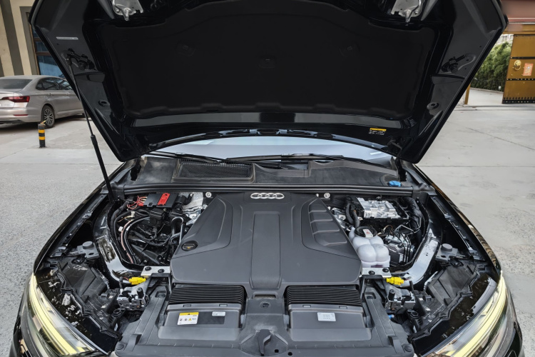奥迪Q7 2024款 45 TFSI quattro S line运动型车身外观6006