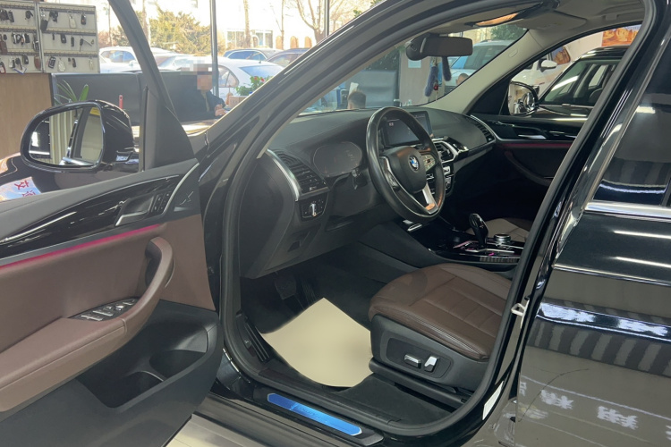 宝马X3 2020款  xDrive25i 豪华套装中控内饰7002