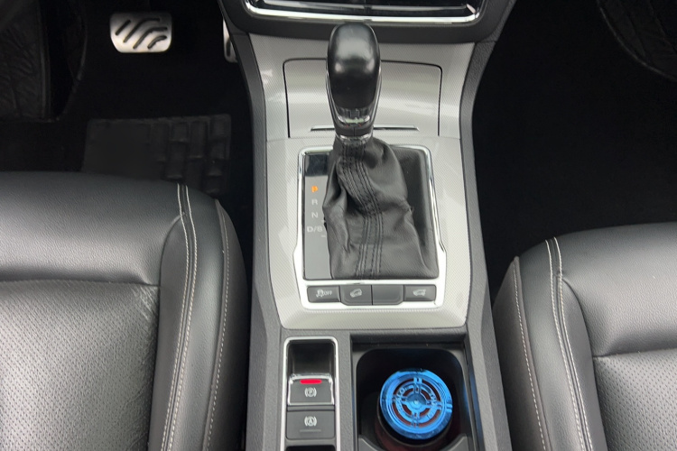 荣威RX5 2016款 20T 两驱自动互联网智享版中控内饰7011