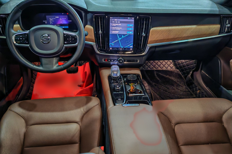 沃尔沃S90新能源 2023款 T8插电式混合动力 四驱长续航智逸豪华版车身外观6008