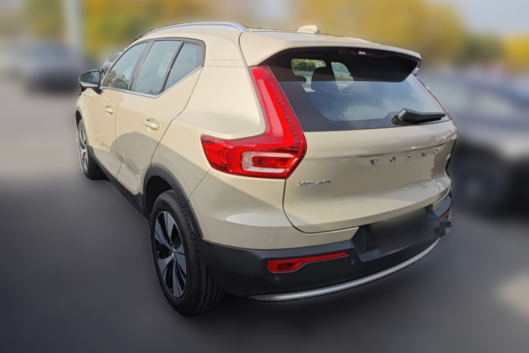 沃尔沃XC40 2025款 B3 智远豪华版车身外观5