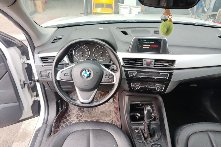 宝马X1 2018款 sDrive18Li 时尚型中控内饰13