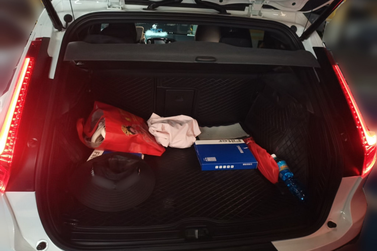 沃尔沃XC40 2023款 B3 智远豪华版中控内饰23