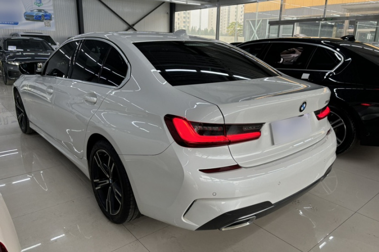 宝马3系 2022款 325i M运动套装车身外观6003