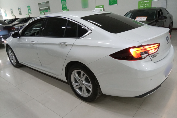 别克 君威 2023款 552T 智享型车身外观4