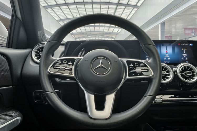 奔驰GLB 2022款 GLB 220 动感型局部细节13