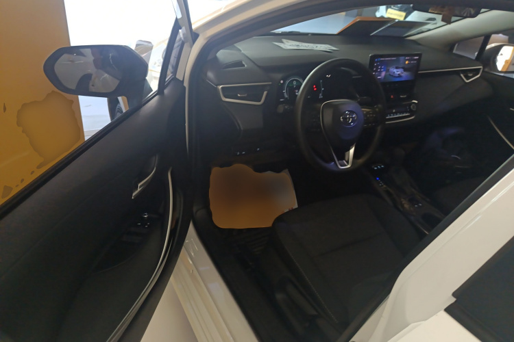 丰田 卡罗拉 2023款 1.8L 智能电混双擎 精英版中控内饰7003