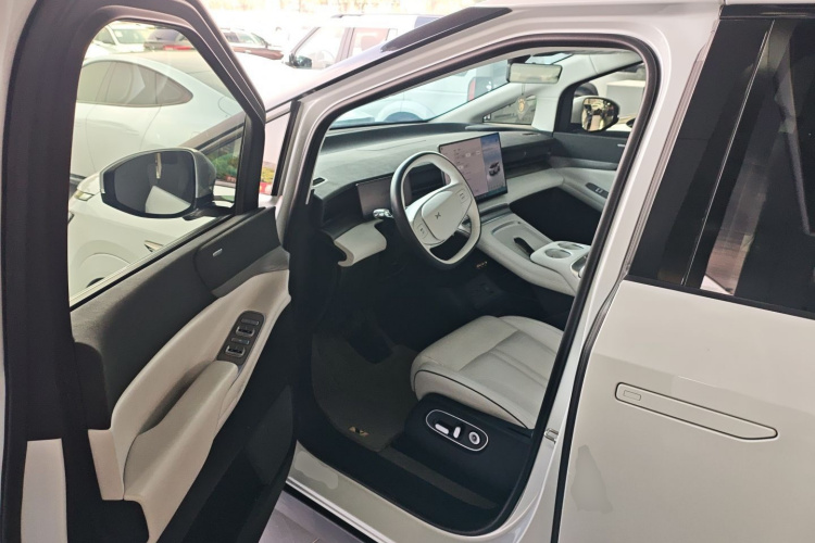 小鹏X9 2024款 640四驱高性能Max中控内饰20