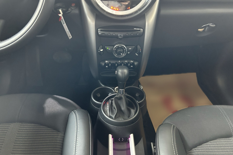 MINI Countryman 2016款 1.6T COOPER ALL4 Fun装备控中控内饰18