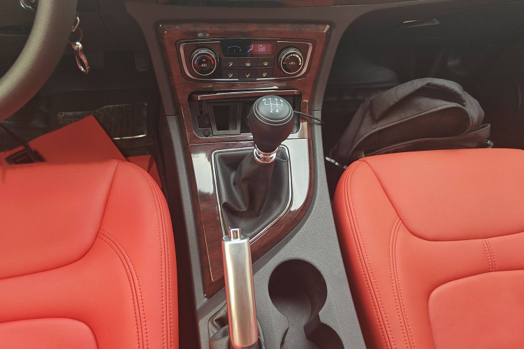 众泰T600 2016款 1.5T 手动精英型中控内饰7004