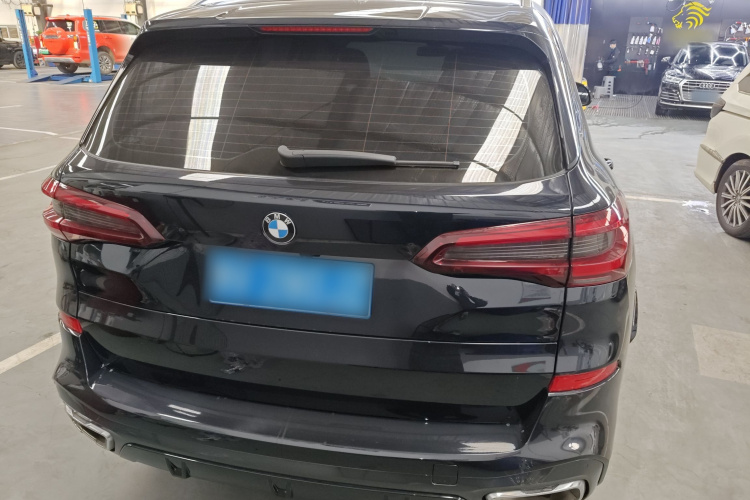宝马X5 2022款 改款 xDrive 30Li 尊享型M运动套装车身外观6004