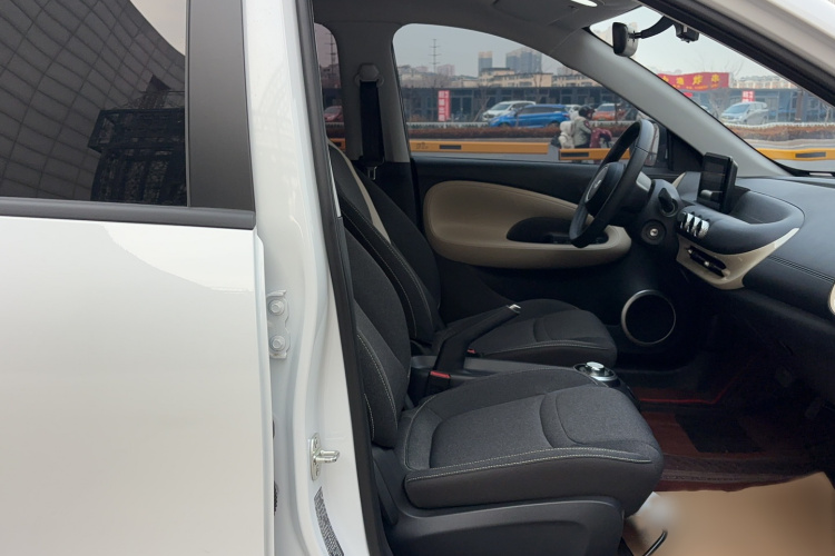 五菱汽车 五菱缤果 2024款 203km 轻享款局部细节41