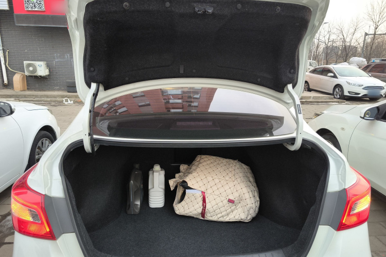 日产 轩逸 2018款 1.6XV CVT尊享版机舱底盘23