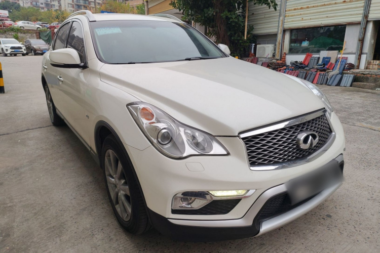 英菲尼迪QX50 2015款 2.5L 悦享版车身外观3