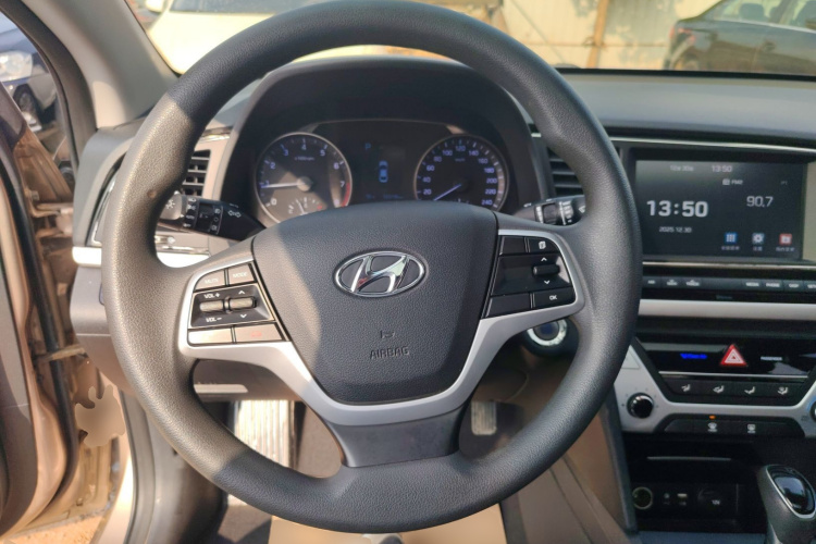 现代 领动 2016款 1.6L 自动智炫·青春型中控内饰13