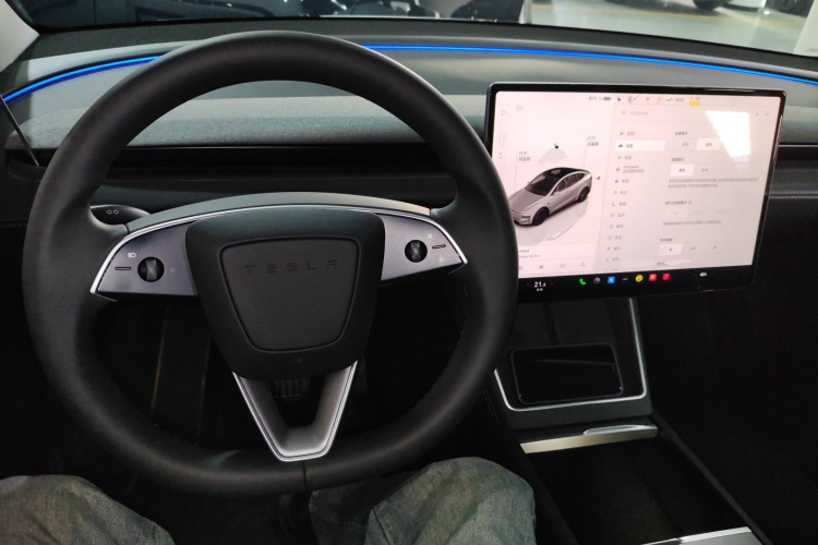 特斯拉 Model Y 2025款 长续航全轮驱动版中控内饰7002