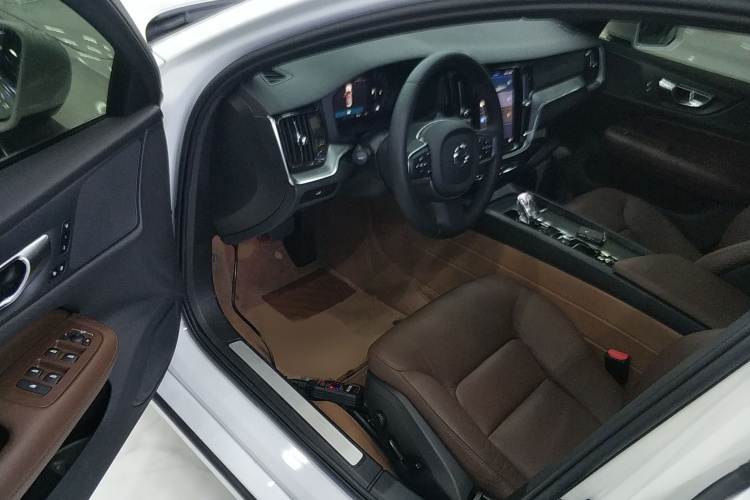 沃尔沃S60 2025款 B4 智逸豪华版中控内饰7003