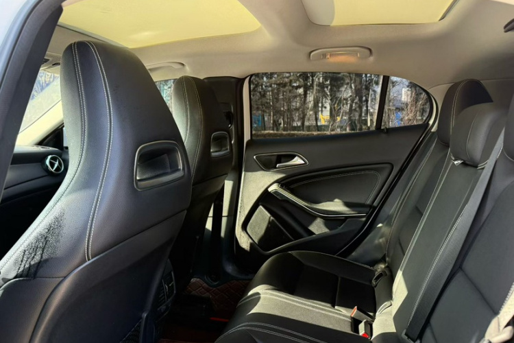 奔驰GLA 2018款 GLA 200 时尚型中控内饰7004