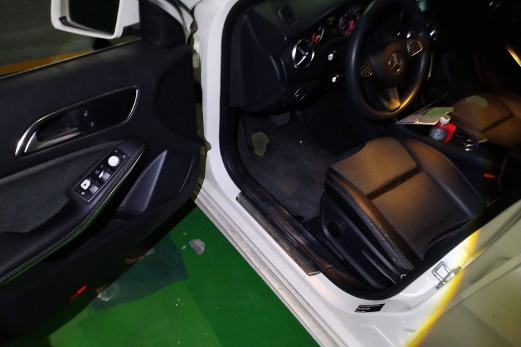 奔驰A级(进口) 2016款 A 180中控内饰7003