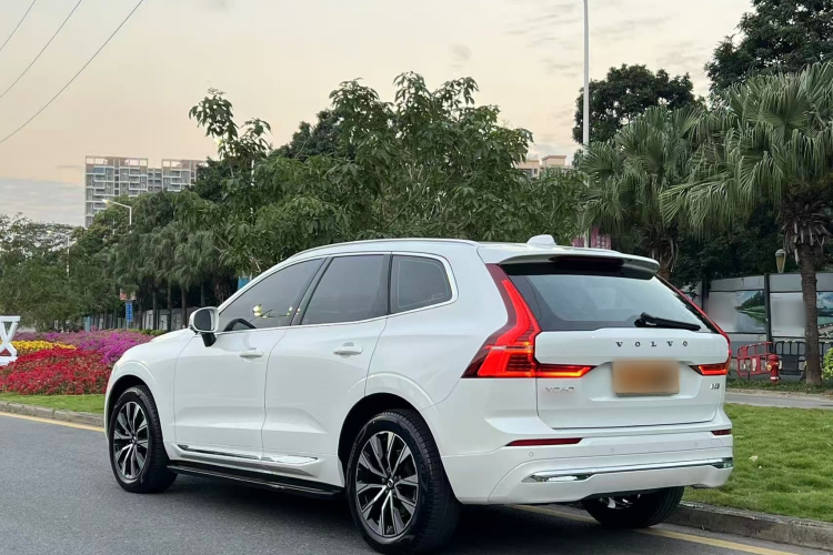 沃尔沃XC60 2023款 B5 四驱智远豪华版车身外观4