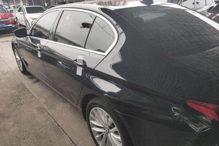 宝马5系 2022款 改款 525Li 豪华套装车身外观6003