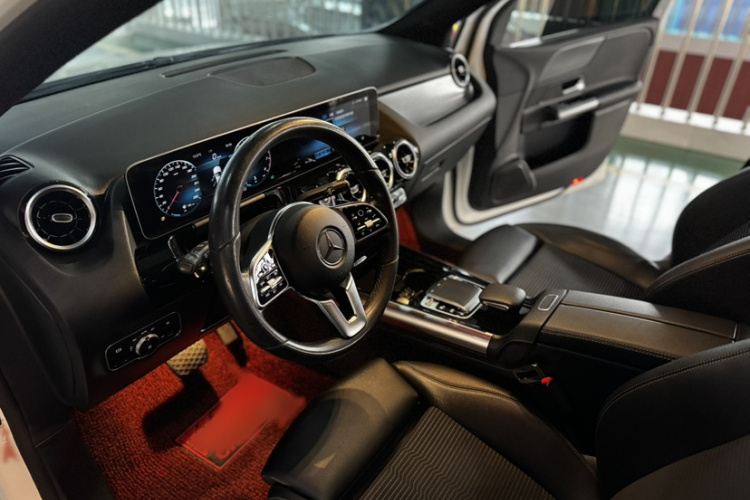 奔驰B级 2020款 B 200 动感型中控内饰7001