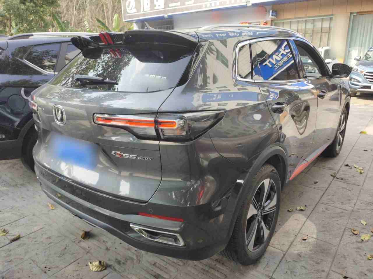 车辆右后45度角外观展示