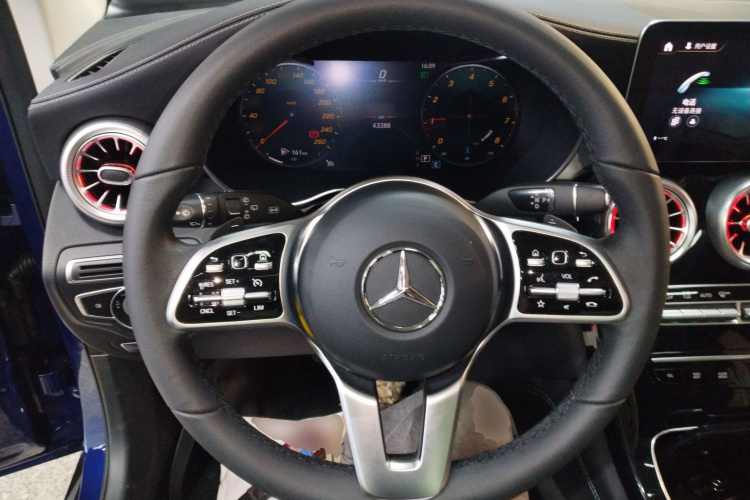 奔驰GLC 2021款 GLC 260 L 4MATIC 动感型中控内饰13