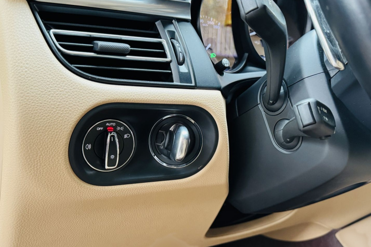 保时捷 2022款 Macan 2.0T中控内饰7006