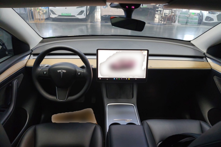 特斯拉 Model Y 2022款 长续航全轮驱动版中控内饰7002