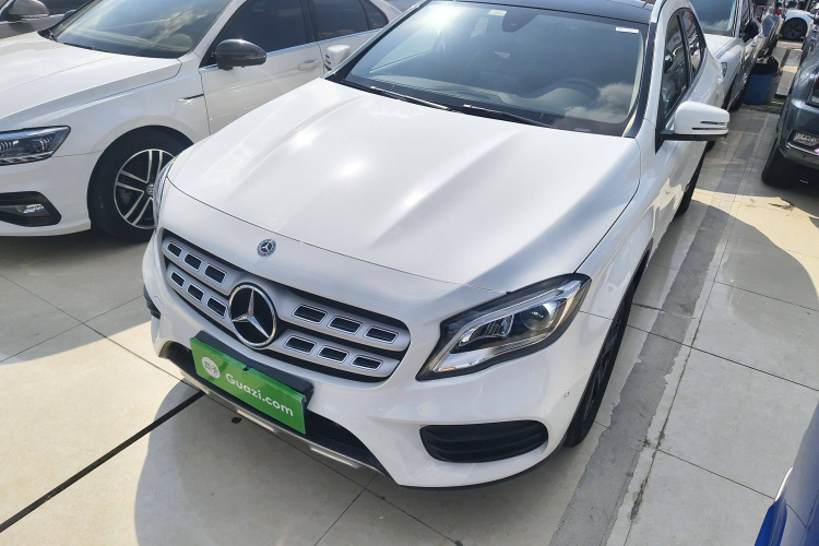 奔驰GLA 2019款 GLA 200 时尚型车身外观1