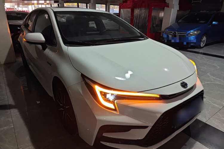 丰田 雷凌 2023款 智能电混双擎 1.8L 运动版车身外观3