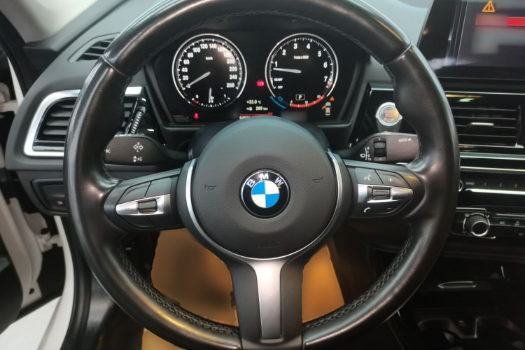 宝马1系 2022款 125i M运动曜夜版中控内饰13